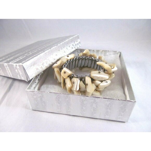 Vintage Expandable Silvertone Mother of Pearl Bracelet Made in Japan - Picture 11 of 12